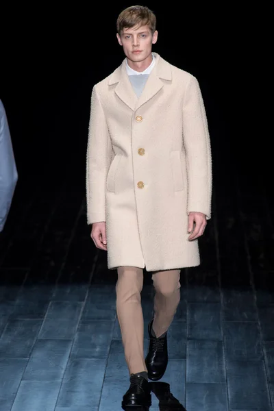 Look 11